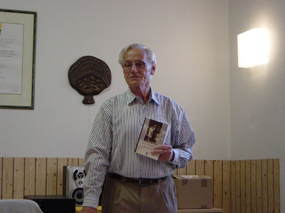 Picture of Rolf Burmeister with his book