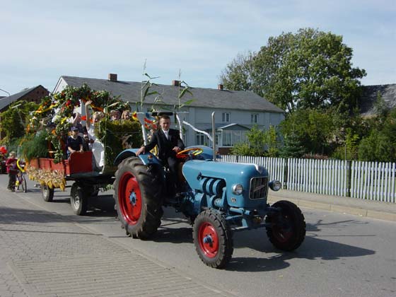 Picture of Erntefest 2004 procession