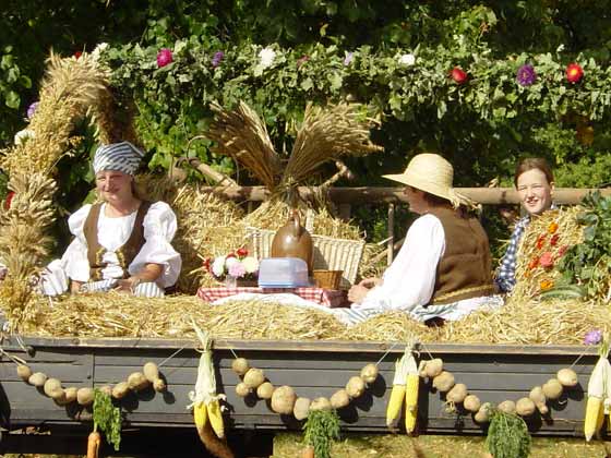 Picture of Erntefest 2004 procession