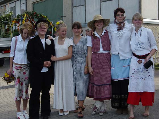 Picture of Erntefest 2004 participants