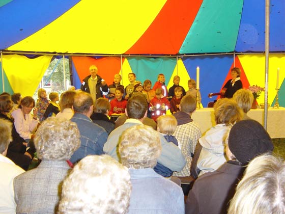 Picture of joint church-gemeinde services in circus tent