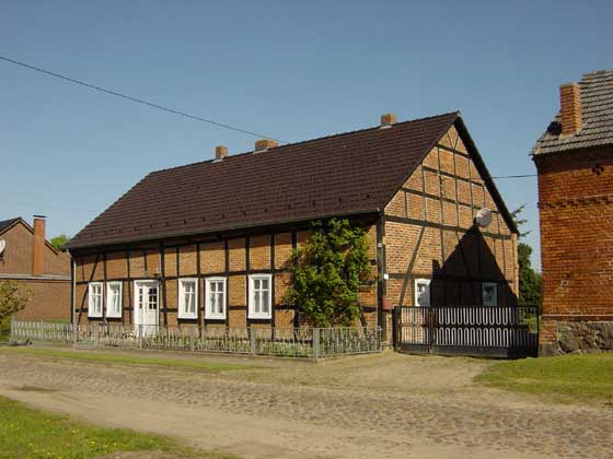 Picture of cobble-stone Dorfstrae in the direction of Dambeck