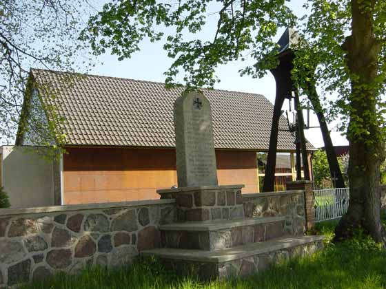 Picture of Kl war memorial with church and bell tower in background