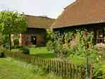 Picture of farm buildings on road from Bauerkuhl to Drefahl