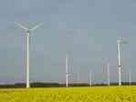 Picture of wind turbines from the road from Brunow to Kl