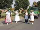 Picture of participant queue up for Erntefest 2005 procession