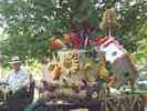 Picture of participant queue up for Erntefest 2005 procession